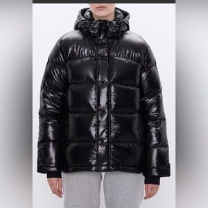 Aritzia TNA Super Puff Glossy Black Puffer Coat Small